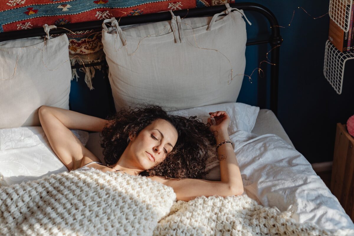 femme allongée