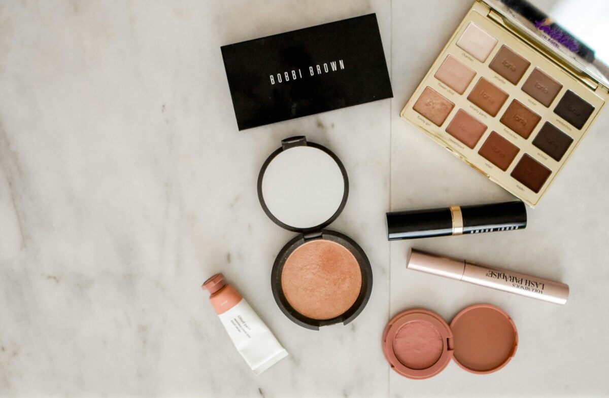 découvrez une large gamme de produits de beauté pour sublimer votre routine de soins et maquillage avec les dernières tendances et meilleurs produits.