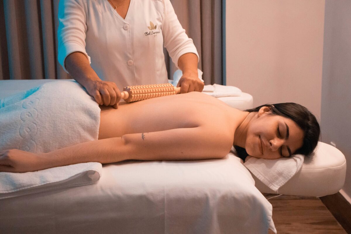 détendez-vous avec nos massages professionnels. choisissez parmi une variété de techniques de massage pour une expérience de relaxation ultime.