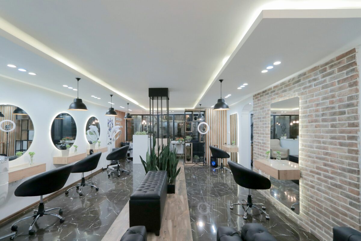 découvrez notre salon de beauté pour des soins de qualité, des massages relaxants et des traitements de bien-être. prenez soin de vous dans notre espace dédié à la beauté et à la détente.