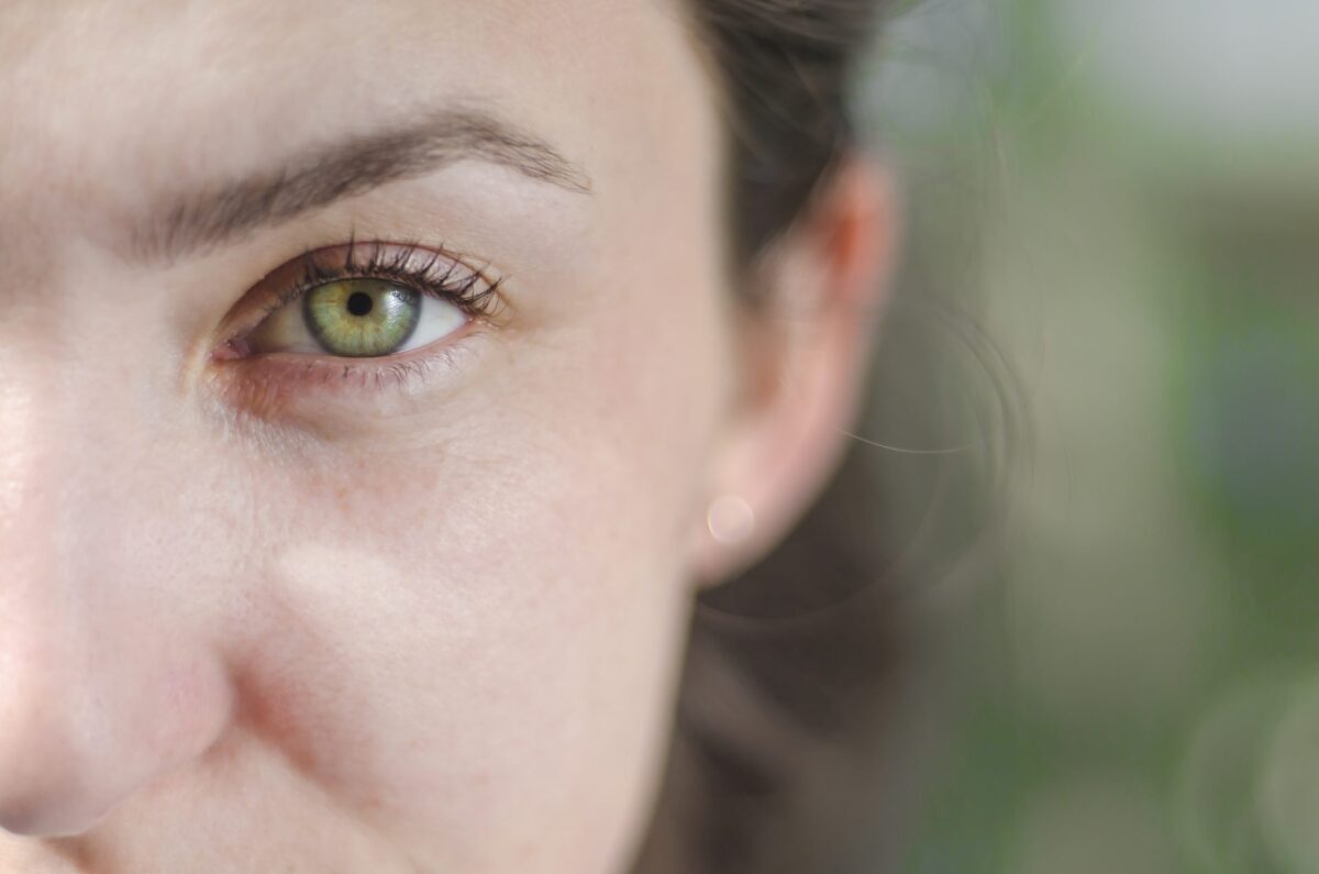 Comprendre le réflexe cornéen : un mécanisme de défense indispensable pour nos yeux