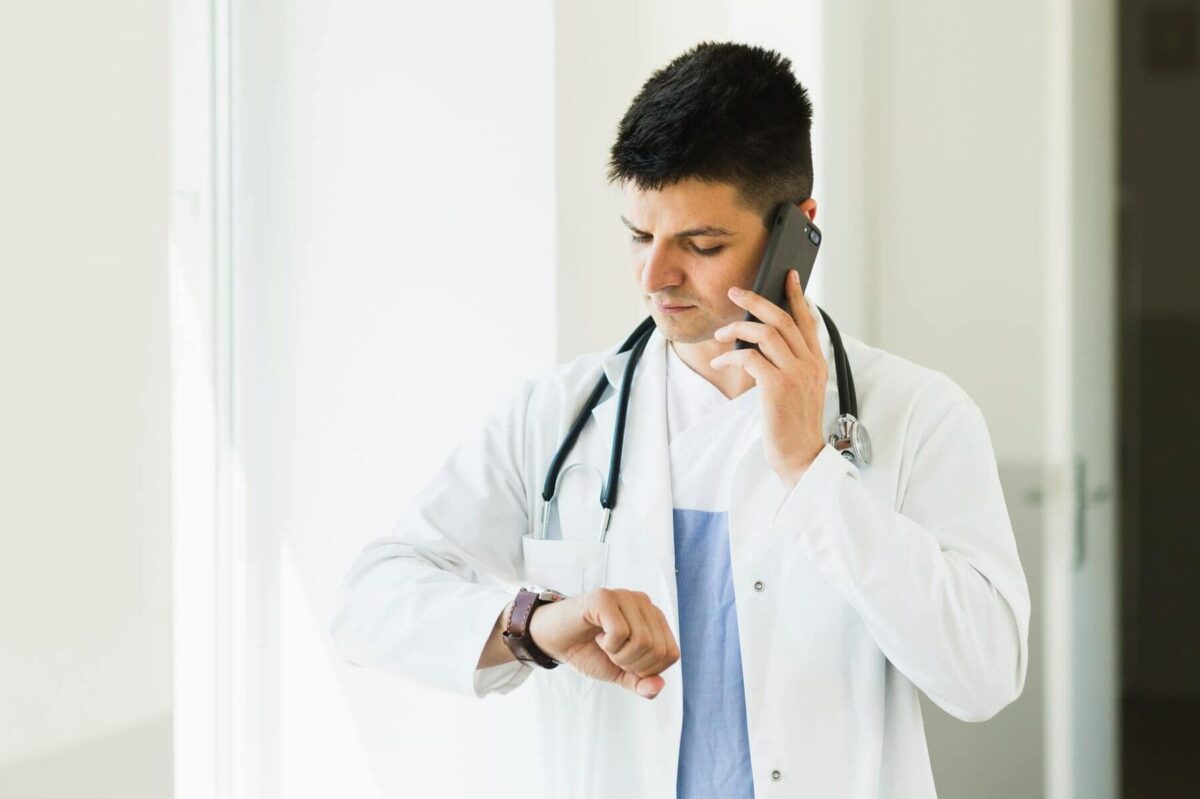 Optimiser Votre Délai de Rétablissement Après la Pose d&rsquo;une Prothèse de Hanche : Stratégies et Conseils